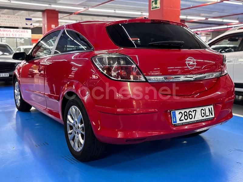 Usado Opel Astra GTC Energy 115 CV (84 kW) 2009 Rojo Berlina