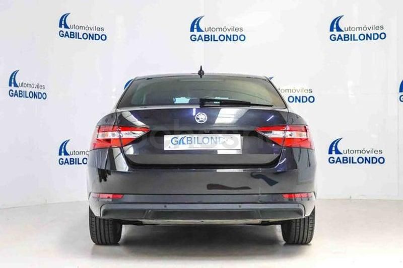 Usado Skoda Superb Style 218 CV (160 kW) 2021 Negro Berlina
