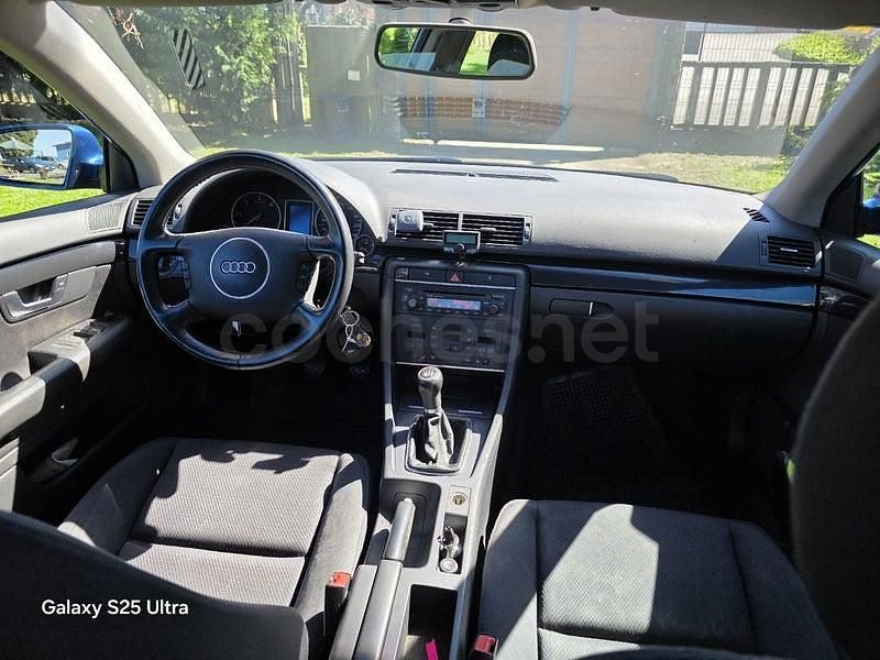 Usado Audi A4 130 CV (95 kW) 2004 Azul Berlina