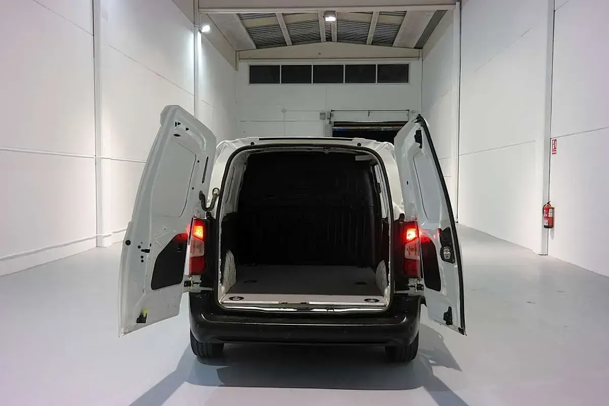 Usado Peugeot Partner Premium 110 CV (80 kW) 2021 Blanco Monovolumen