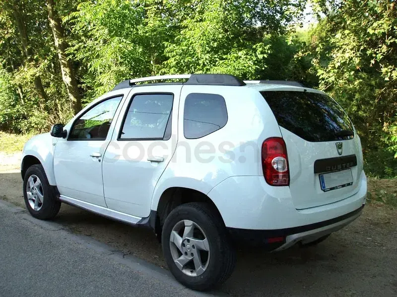 Usado Dacia Duster Lauréate 105 CV (77 kW) 2011 Blanco SUV