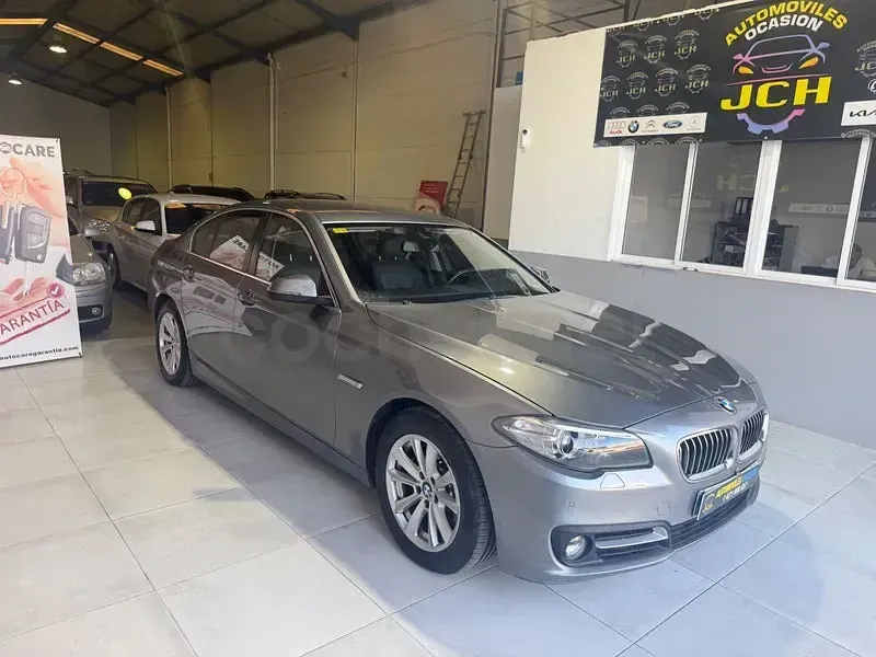 Usado BMW 520 Comfort Edition 190 CV (139 kW) 2014 Gris / plata Berlina