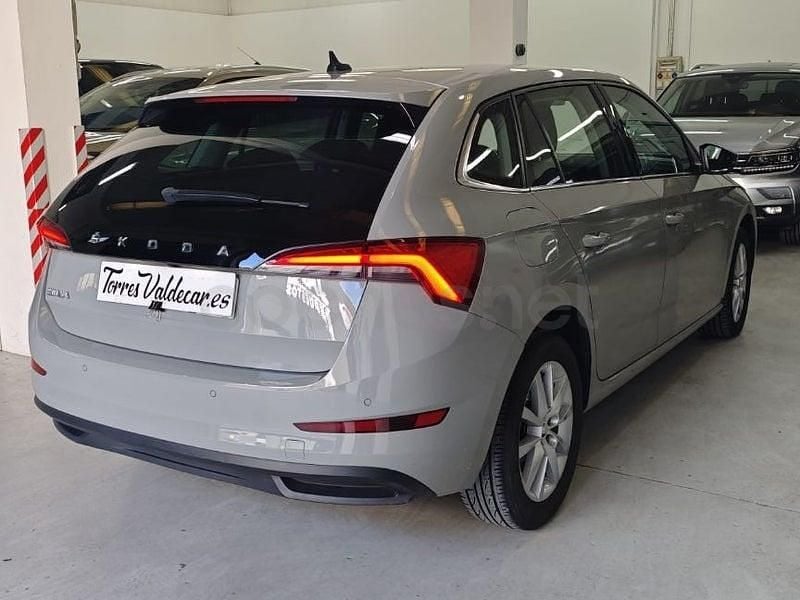 Usado Skoda Scala Style 115 CV (84 kW) 2020 Gris / plata Utilitario