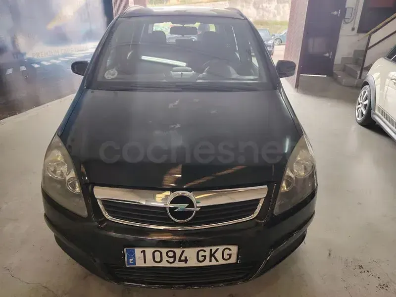 Usado Opel Zafira Cosmo 120 CV (88 kW) 2008 Negro Monovolumen