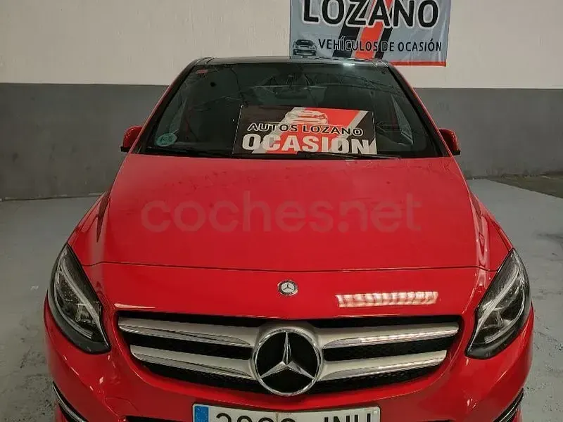 Usado Mercedes B180 109 CV (80 kW) 2016 Rojo Utilitario
