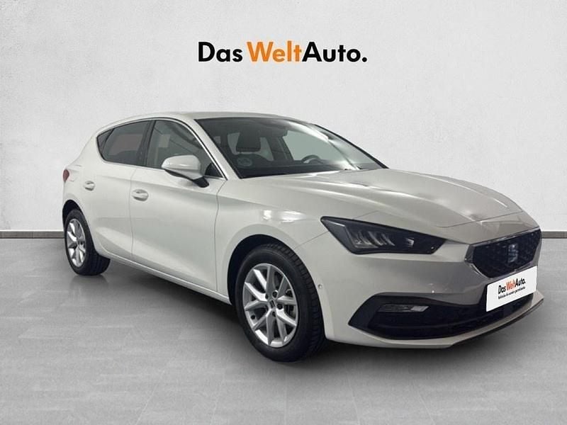 Blanco Usado 2025 Seat Leon Style Berlina | 23.500 € (Precio justo) - Imagen 1/4
