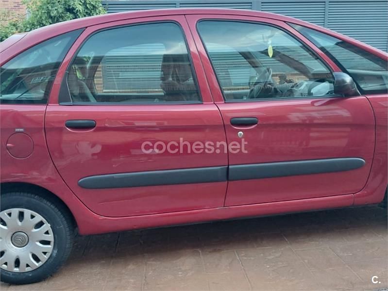 Rojo Usado 2005 Citroën Xsara Picasso Monovolumen | 3200 € (Buen precio) - Imagen 1/4