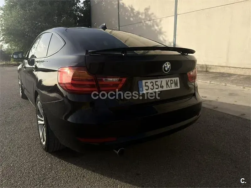 Usado BMW 318 Sport Line 143 CV (105 kW) 2014 Negro Berlina
