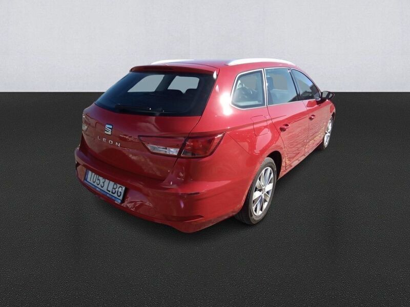 Usado Seat Leon Style 115 CV (84 kW) 2019 Rojo