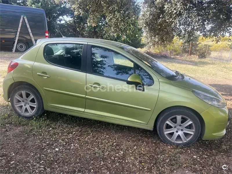 Usado Peugeot 207 90 CV (66 kW) 2007 Verde Berlina