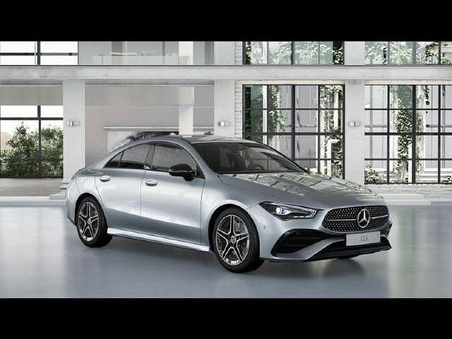 Usado Mercedes CLA200 163 CV (119 kW) 2025 Plata hightech