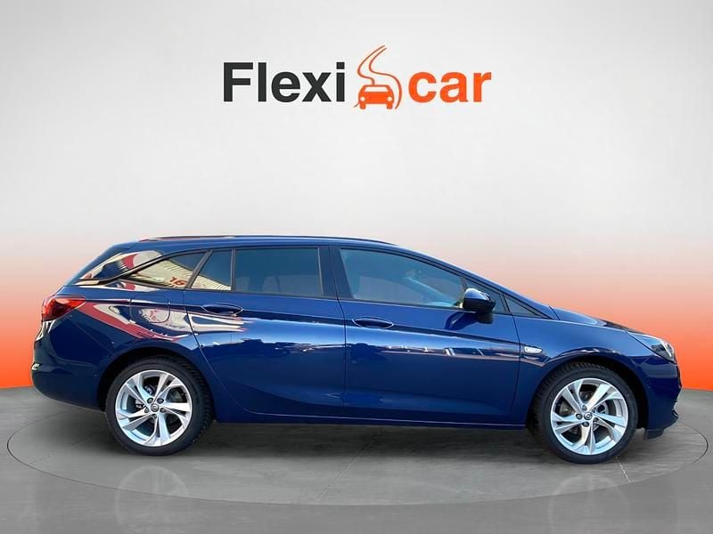 Usado Opel Astra Edition 110 CV (80 kW) 2020 Azul Familiar