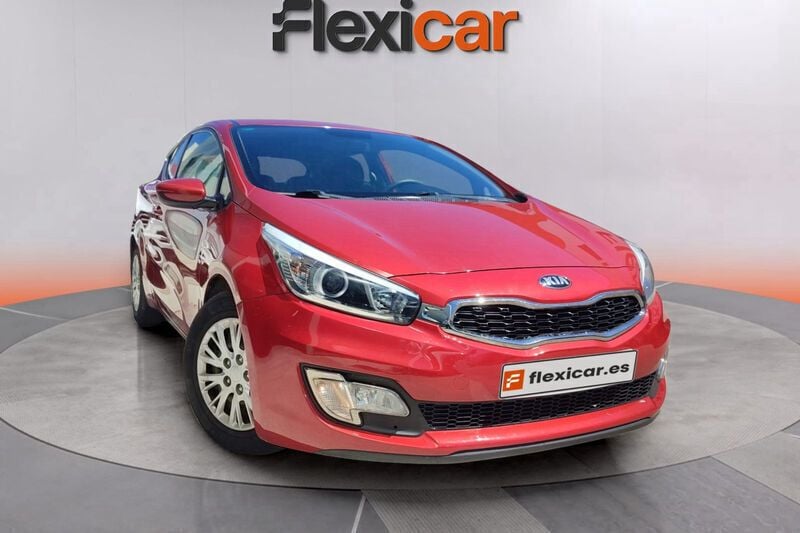 Rojo Usado 2015 Kia Ceed Berlina | 10.190 € (Precio justo) - Imagen 1/4