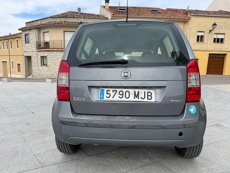 Usado Fiat Idea Emotion 90 CV (66 kW) 2006 Gris / plata Monovolumen
