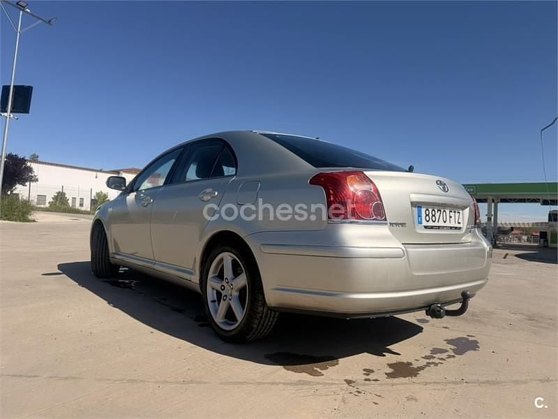 Usado Toyota Avensis Executive 150 CV (110 kW) 2007 Beige Berlina