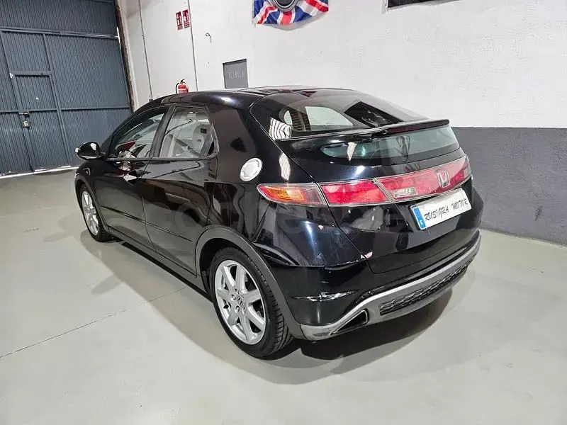 Usado Honda Civic Executive 140 CV (102 kW) 2007 Negro Berlina