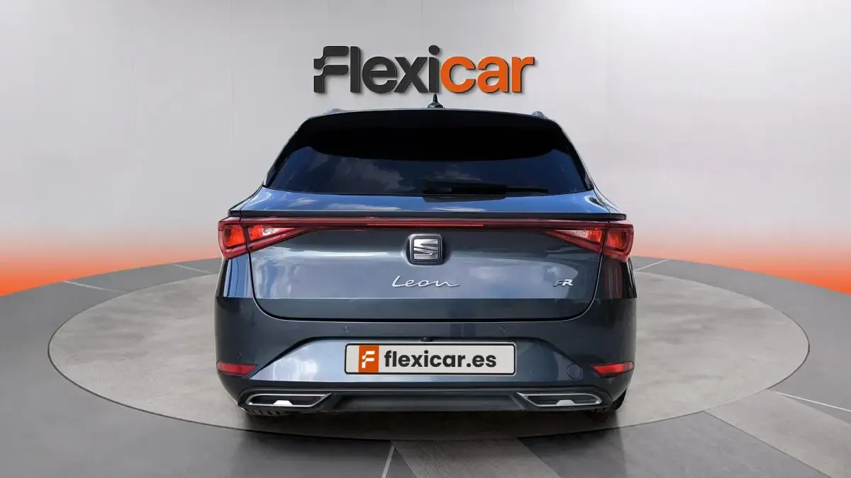Usado Seat Leon FR 150 CV (110 kW) 2020 Gris Familiar