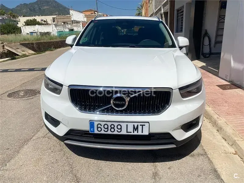 Usado Volvo XC40 Momentum 156 CV (114 kW) 2021 Blanco SUV