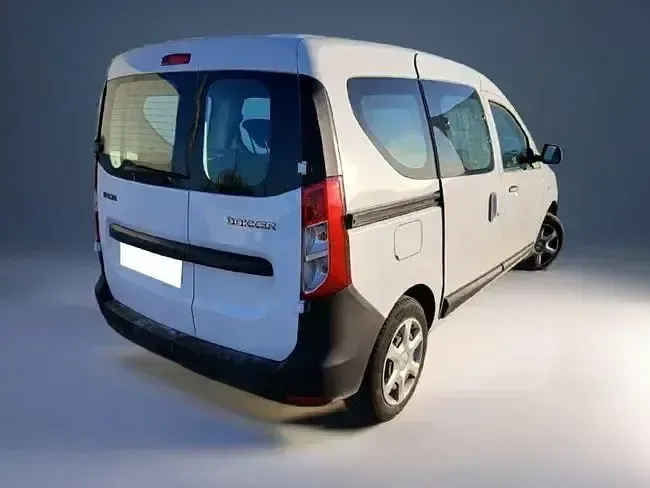 Usado Dacia Dokker Essentiel 110 CV (80 kW) 2021 Blanco Monovolumen