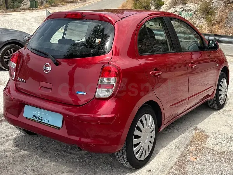 Usado Nissan Micra Acenta 80 CV (58 kW) 2013 Rojo Utilitario