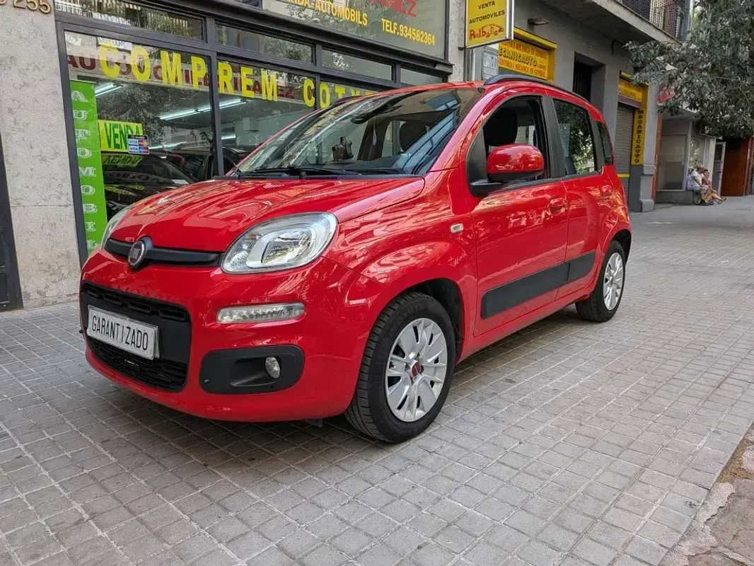 Usado Fiat Panda Lounge 69 CV (50 kW) 2017 Rojo Utilitario