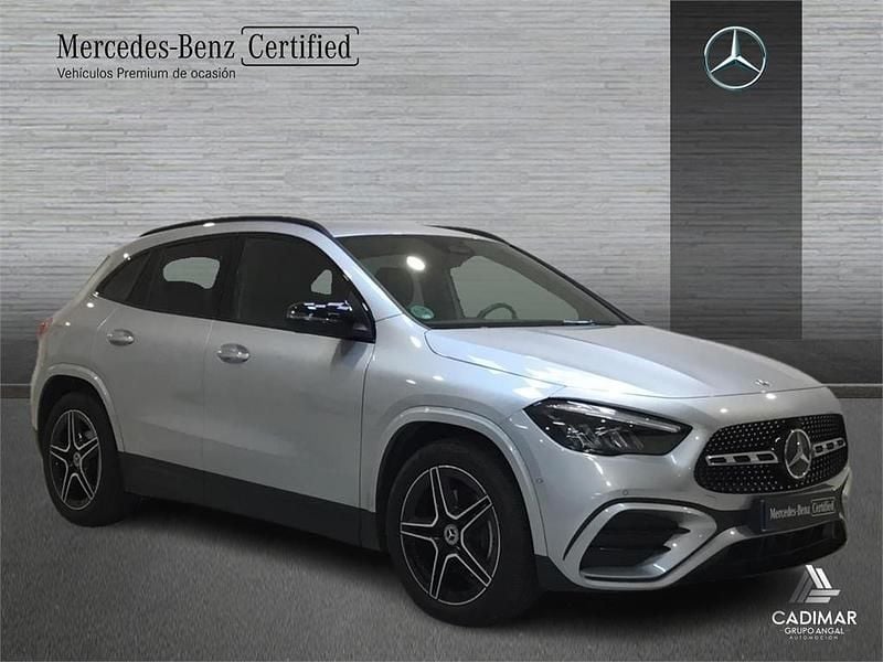Usado Mercedes GLA200 AMG line 150 CV (110 kW) 2024 Gris SUV