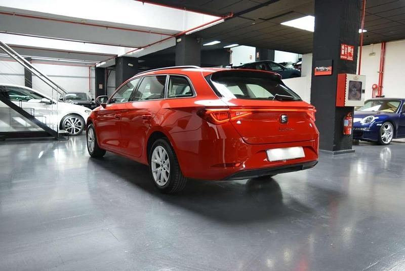 Usado Seat Leon ST Reference 116 CV (85 kW) 2021 Rojo Familiar