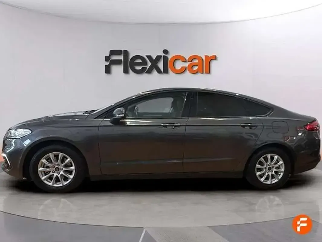 Usado Ford Mondeo Trend 188 CV (138 kW) 2021 Gris Berlina