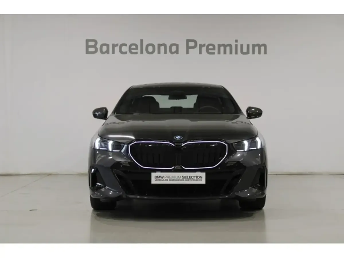 Usado BMW 550e Comfort Edition 489 CV (359 kW) 2026 Gris Berlina