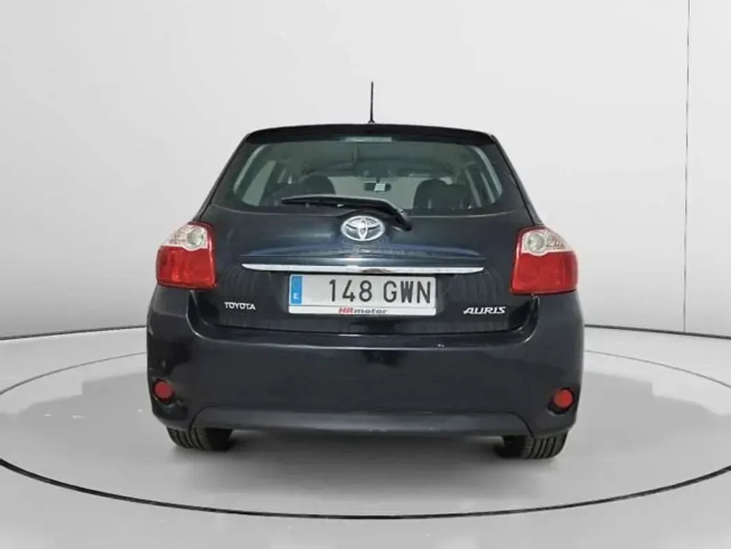 Usado Toyota Auris Active 126 CV (92 kW) 2010 Negro Utilitario