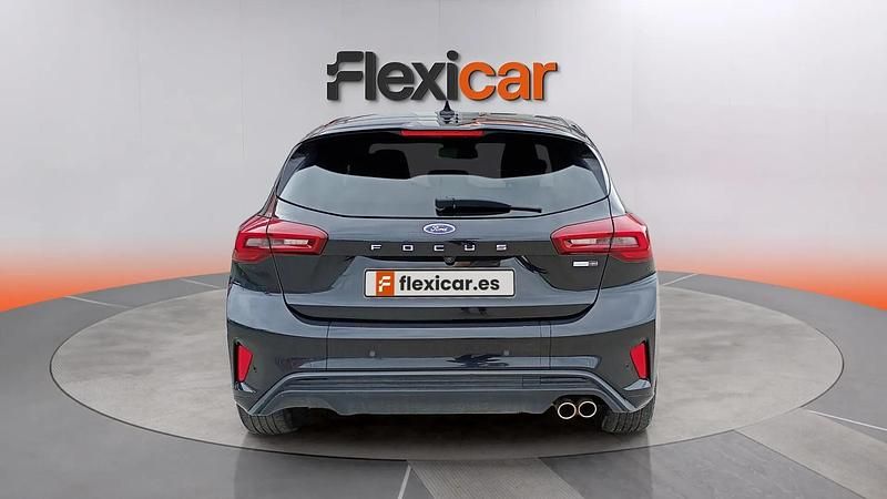 Usado Ford Focus ST-Line 125 CV (91 kW) 2022 Negro Berlina