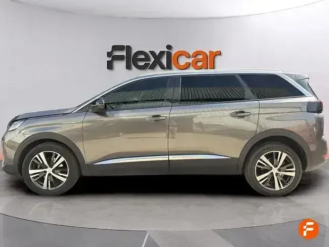 Usado Peugeot 5008 Allure 130 CV (95 kW) 2023 Gris SUV
