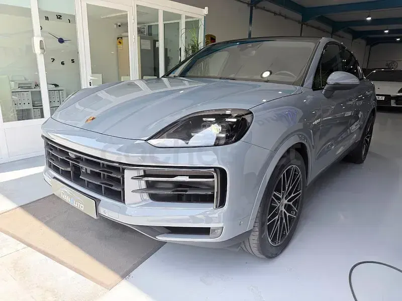Usado Porsche Cayenne 470 CV (345 kW) 2024 Gris / plata SUV