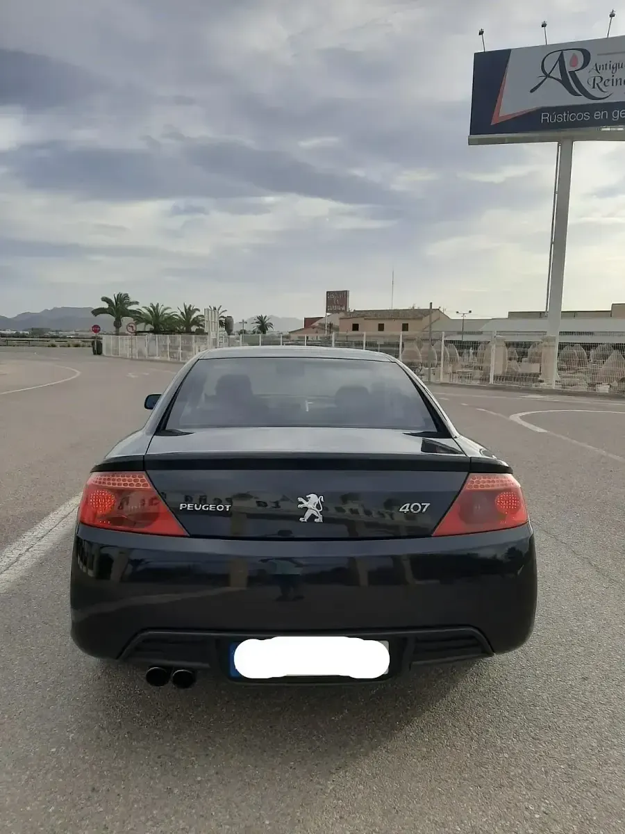 Usado Peugeot 407 Coupe 136 CV (100 kW) 2008 Negro Coupe