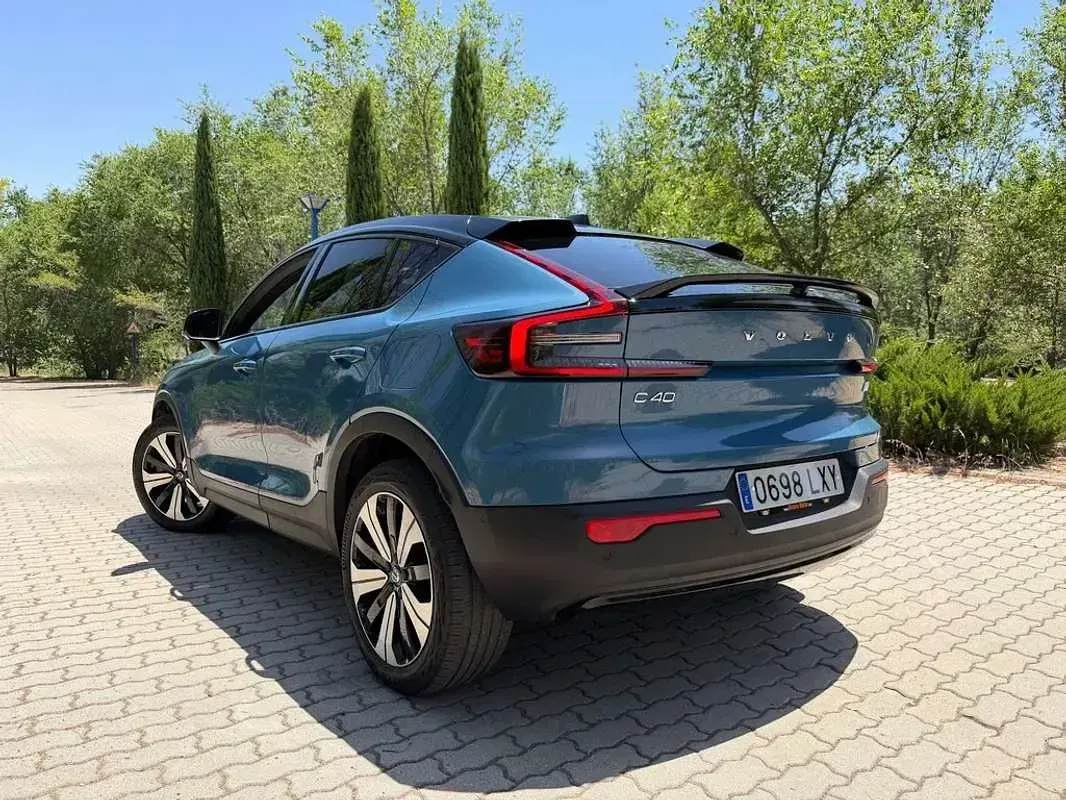 Usado Volvo C40 Ultimate 300 kW (408 CV) 2022 Azul SUV