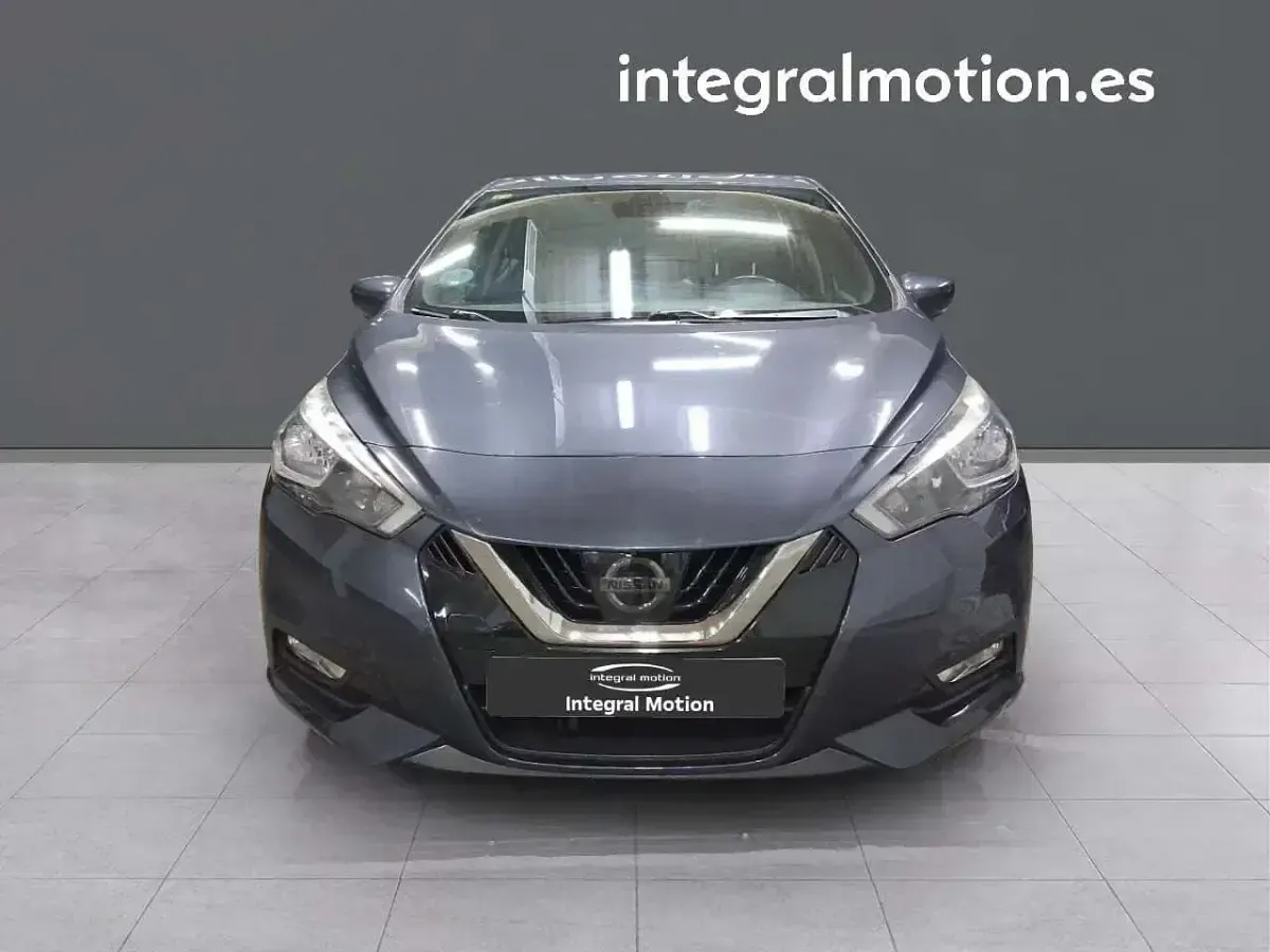 Usado Nissan Micra S 90 CV (66 kW) 2018 Gris Utilitario