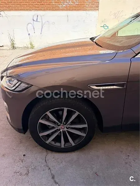 Usado Jaguar F-Pace Portfolio 300 CV (220 kW) 2018 Marrón SUV