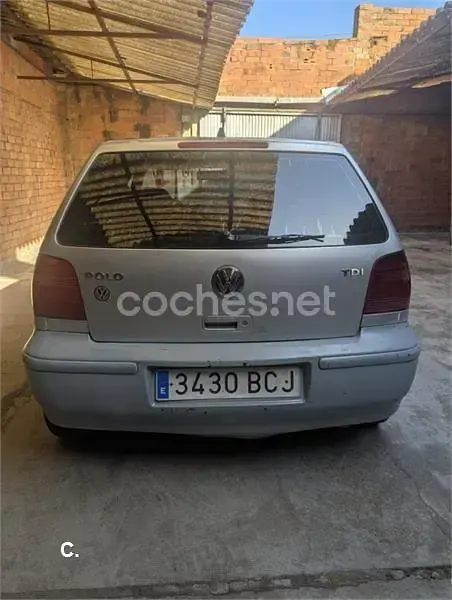 Usado VW Polo Trendline 75 CV (55 kW) 2000 Gris / plata Berlina