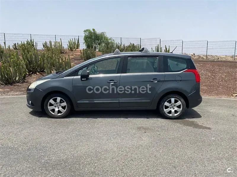 Usado Peugeot 5008 110 CV (80 kW) 2010 Gris / plata Monovolumen