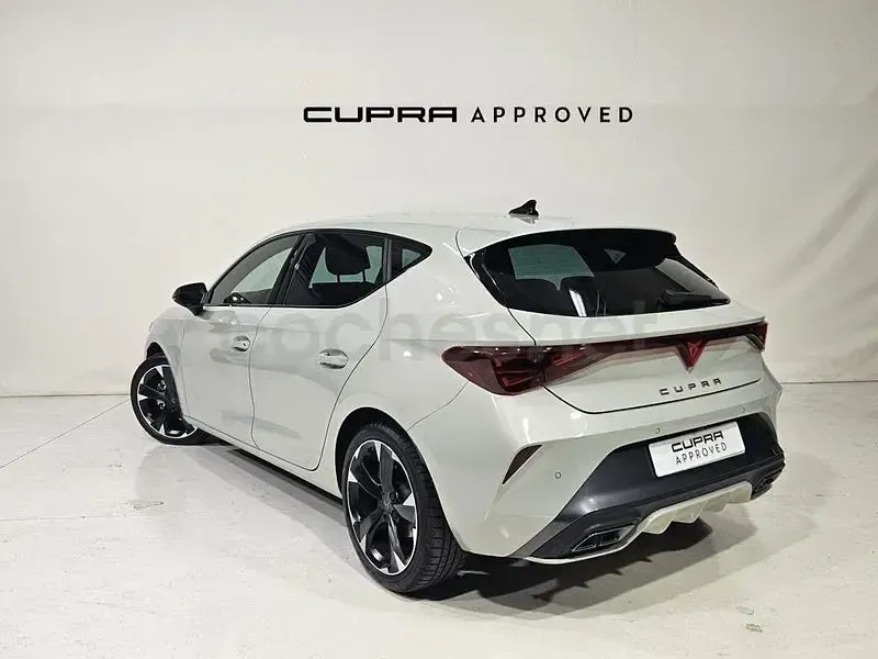 Usado Cupra Leon 150 CV (110 kW) 2024 Gris / plata Berlina