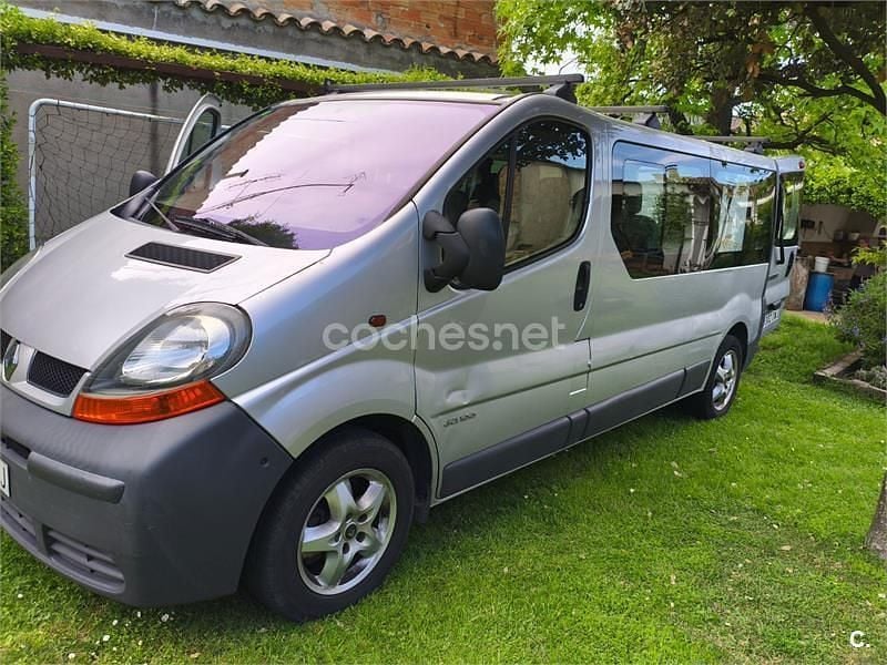Usado Renault Trafic LIMITED 120 CV (88 kW) 2019 Gris / plata Monovolumen