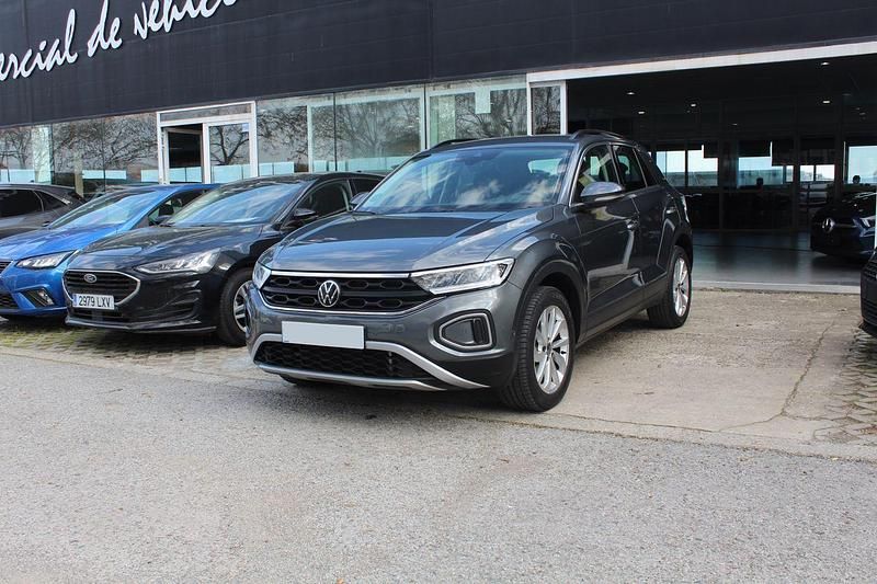 Gris / plata Usado 2023 VW T-Roc Life SUV | 23.850 € (Precio justo) - Imagen 1/4