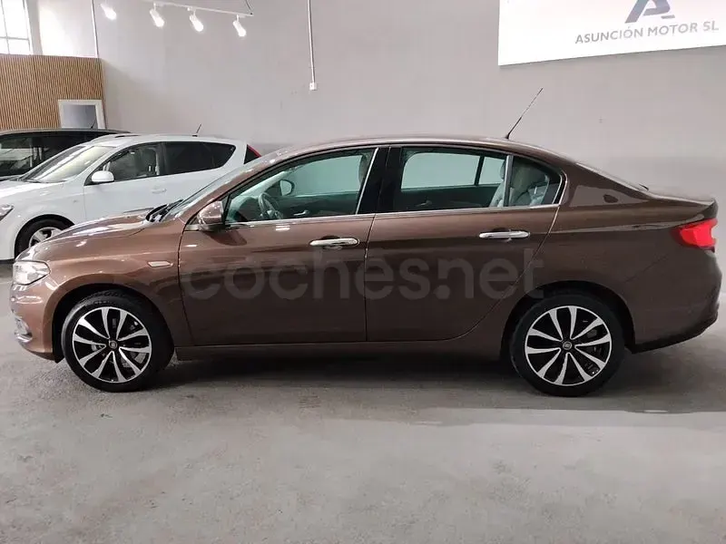 Usado Fiat Tipo Easy 95 CV (69 kW) 2017 Marrón Berlina
