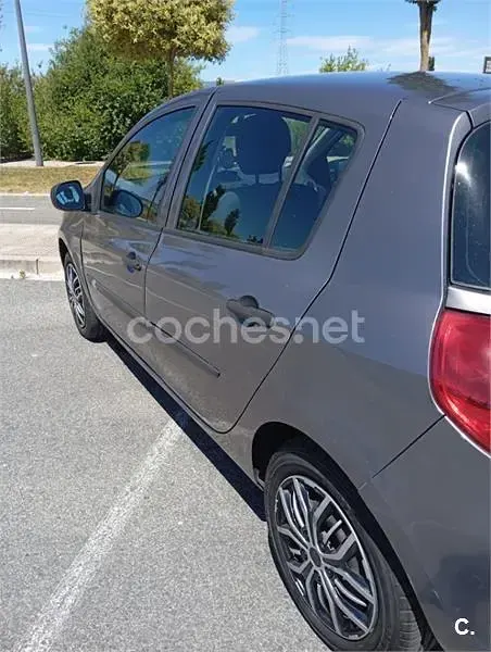 Usado Renault Clio II Authentique 75 CV (55 kW) 2010 Marrón Berlina