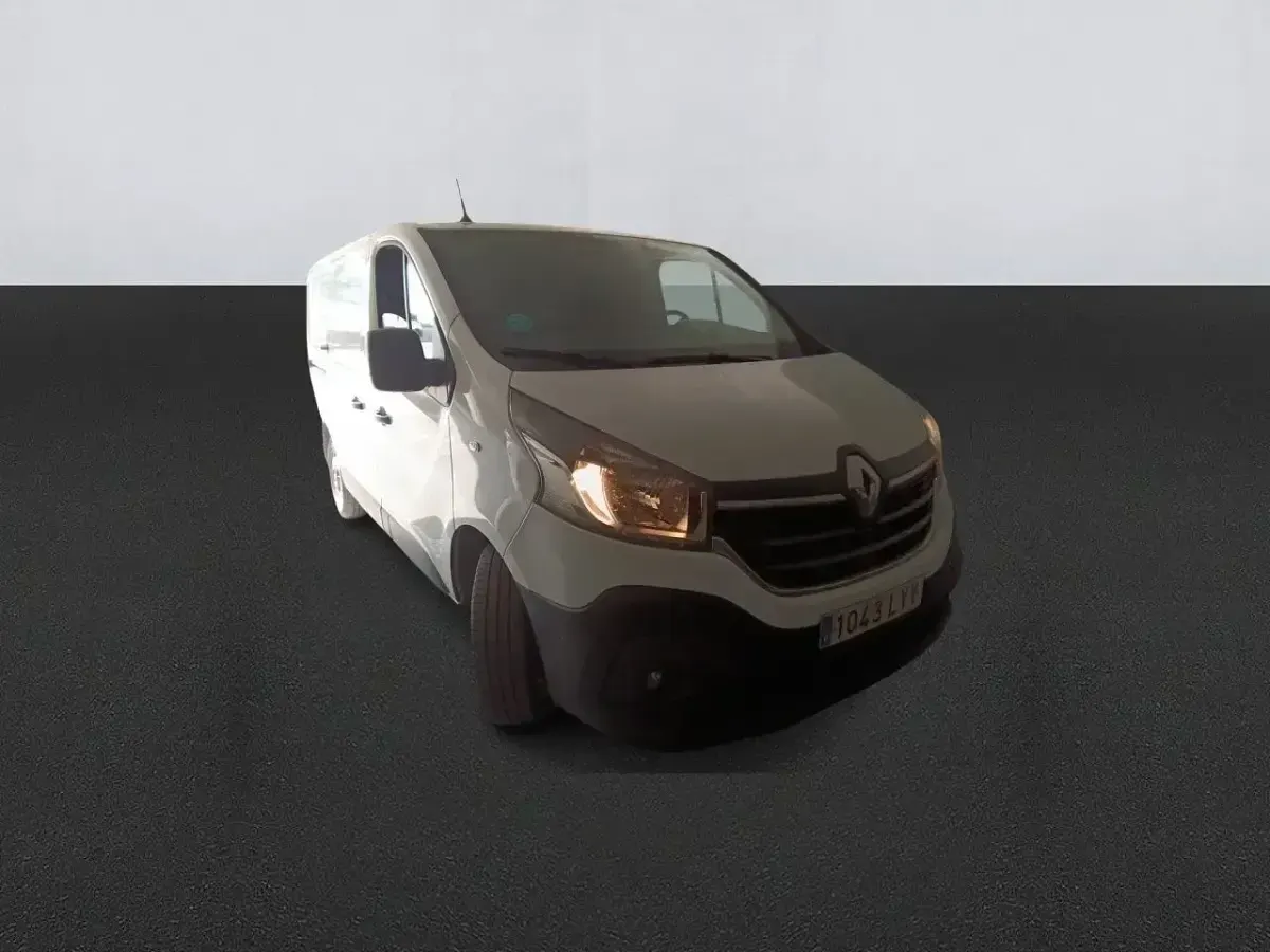 Usado Renault Trafic 120 CV (88 kW) 2022 Blanco Monovolumen