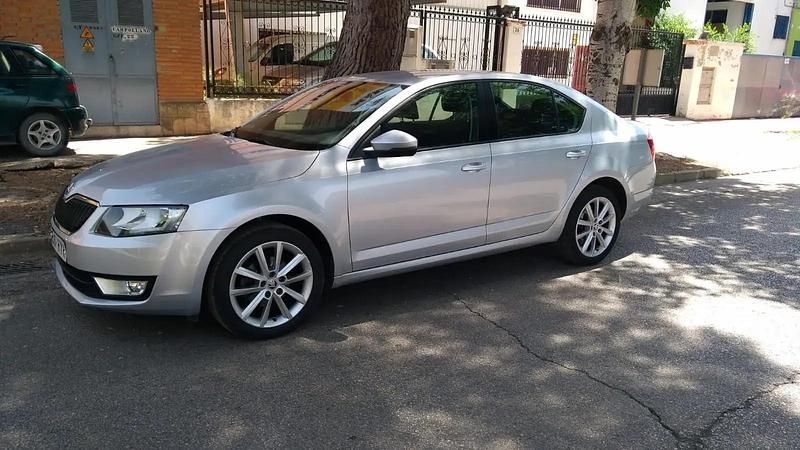 Occasion Skoda Octavia Active 105 ch (77 kW) 2014 Gris Citadine