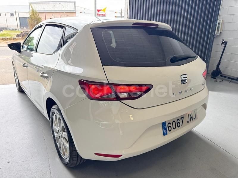 Usado Seat Leon Style 110 CV (80 kW) 2016 Blanco Berlina