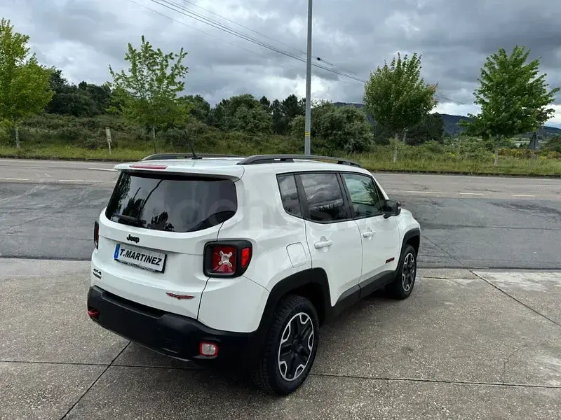 Usado Jeep Renegade Trailhawk 170 CV (125 kW) 2015 Blanco SUV