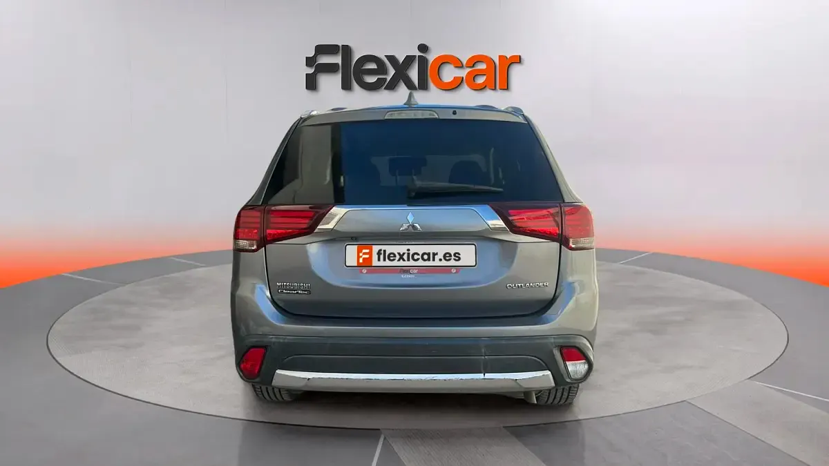 Usado Mitsubishi Outlander Motion 150 CV (110 kW) 2017 Gris SUV