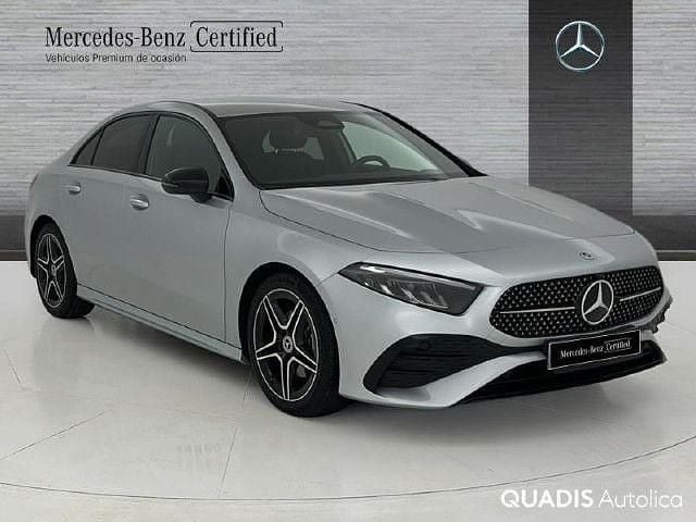 Usado Mercedes A200 150 CV (110 kW) 2025 Plata hightech